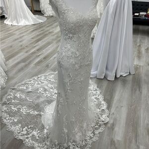 Elegant White Lace Wedding Dress